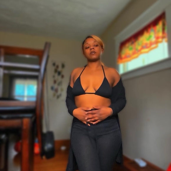 Hello I’m selling these items listed if you are interested let me know - Picture 4 of 5